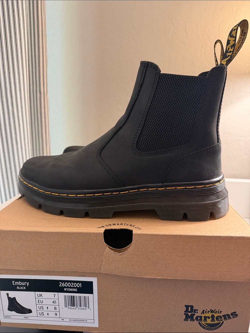 Dr. Martens Unisex Embury Chelsea Boot - Picture 5 of 6